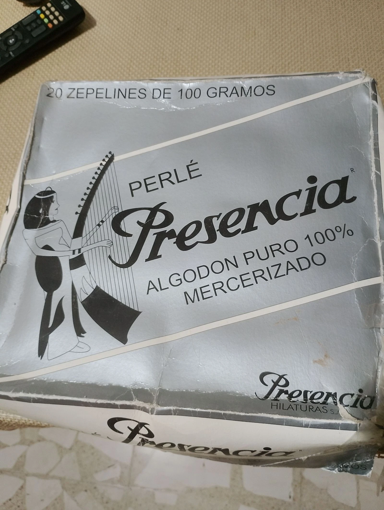 Caja de 19 ovillos de hilo de crochet  – photo 4